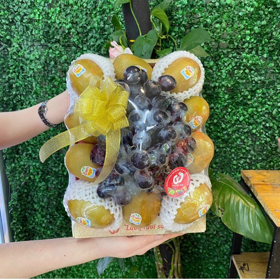 Hộp quà TC Kiwi vàng + Nho đen Mỹ